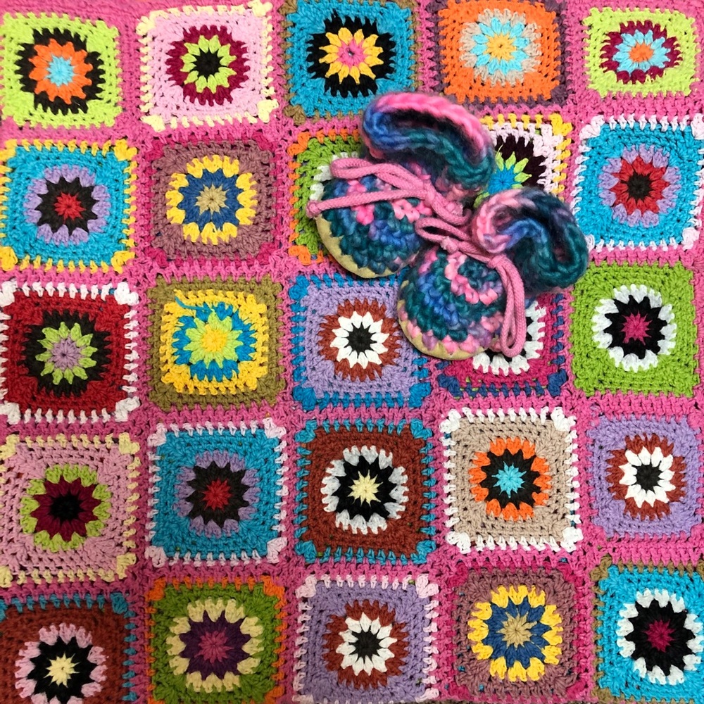 Boho baby Padraig booties & blanket - Picture 3 of 3